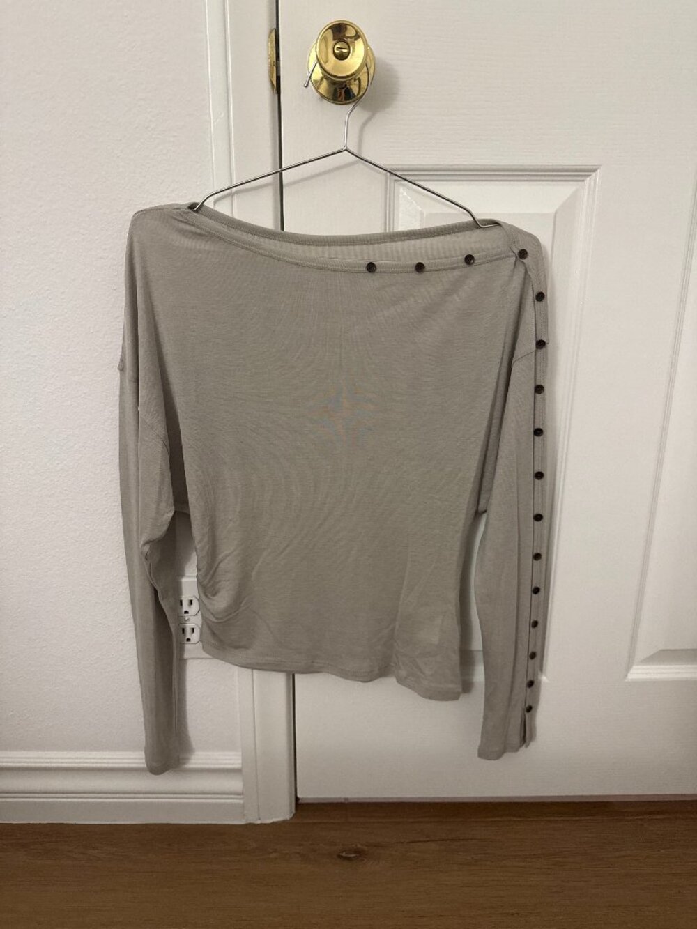 Insisfemme Button Wool Top (Baby Gray, size M)
